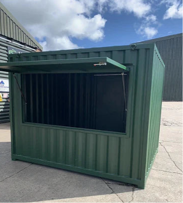 CONTENEDOR DE ENVIO DE 10 PIES CONVERTIDO BAR / CAFETETRIA