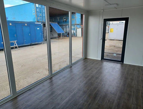 CONTENEDOR DE OFICINA OPEN SPACE 3 X 6 CON VITRINAS