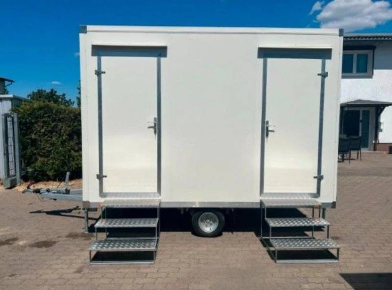 REMOLQUE SANITARIO AUTÓNOMO CON TANQUES