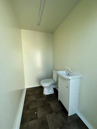 REMOLQUE SANITARIO AUTÓNOMO CON TANQUES