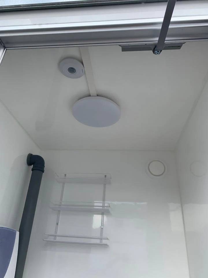 CONTENEDOR WC CON CISTERNA