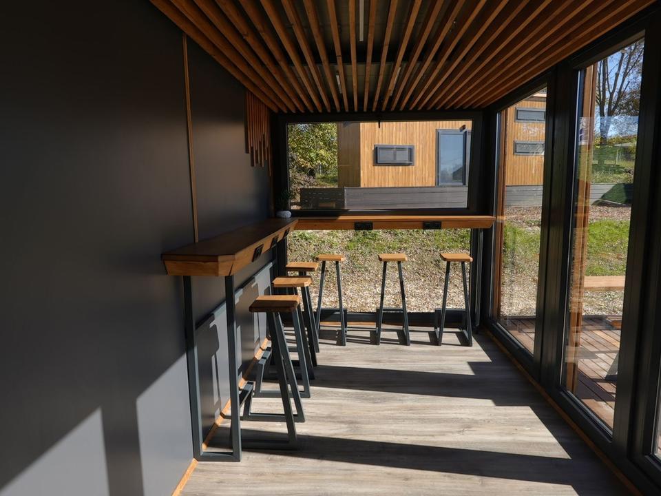 CAFETERÍA CONTENEDOR CON PORCHE Y TERRAZA
