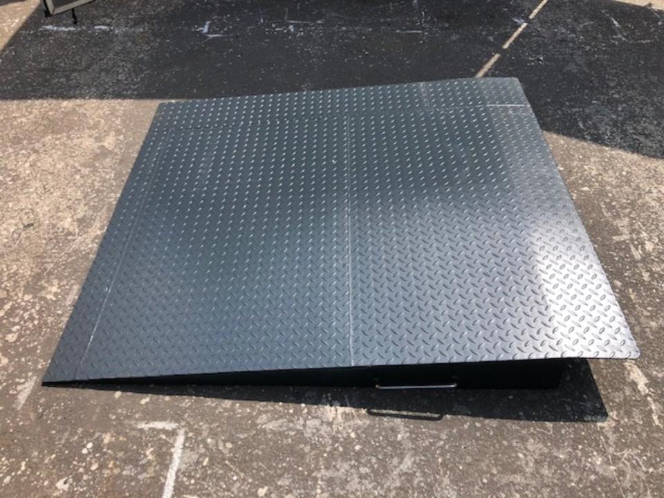 RAMPA DE CARGA PARA CONTENEDORES