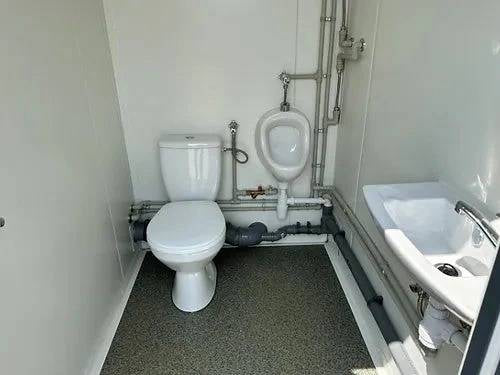 CONTENEDOR SANITARIO CON 3 CABINAS