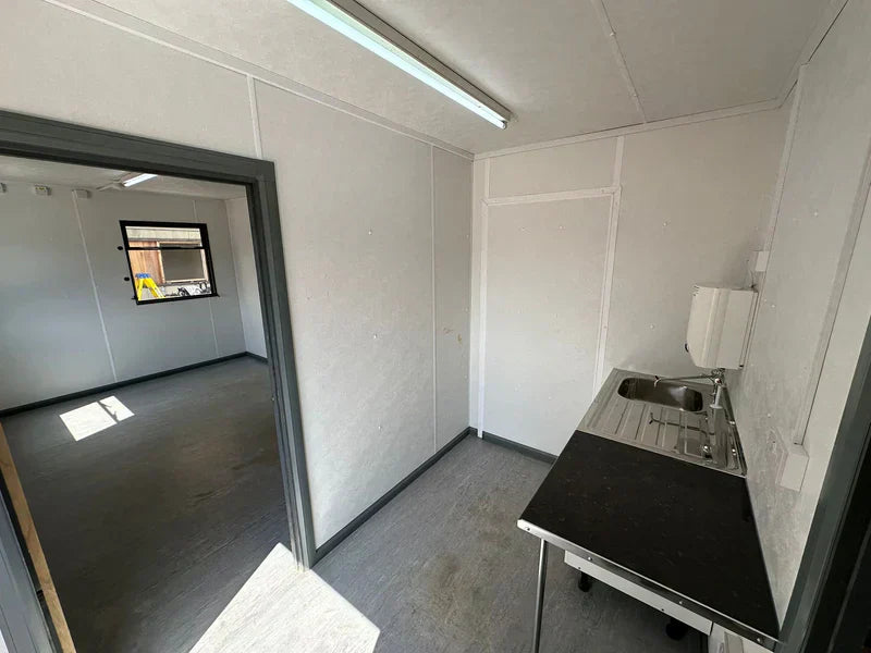 CONTENEDOR OFICINA 9,7 X 3 M