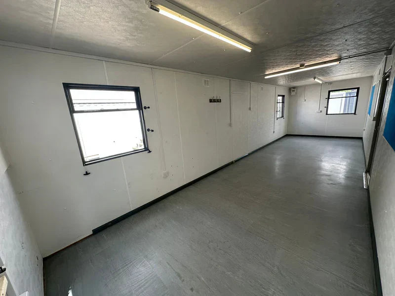 CONTENEDOR DE OFICINA DE 9,7 x 3 M - USADO