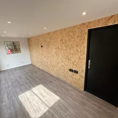 CONTENEDOR DE OFICINA 6,4 X 2,4 M CON PUERTA PLEGABLE