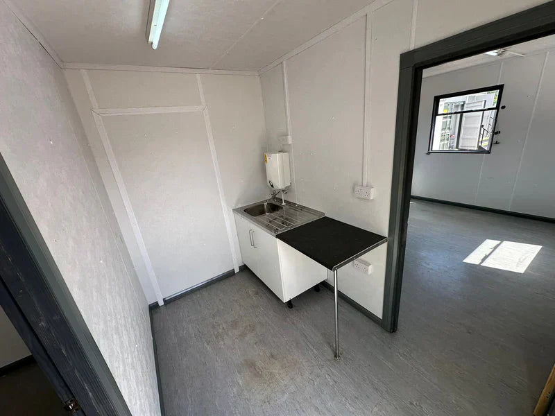 CONTENEDOR OFICINA 9,7 X 3 M