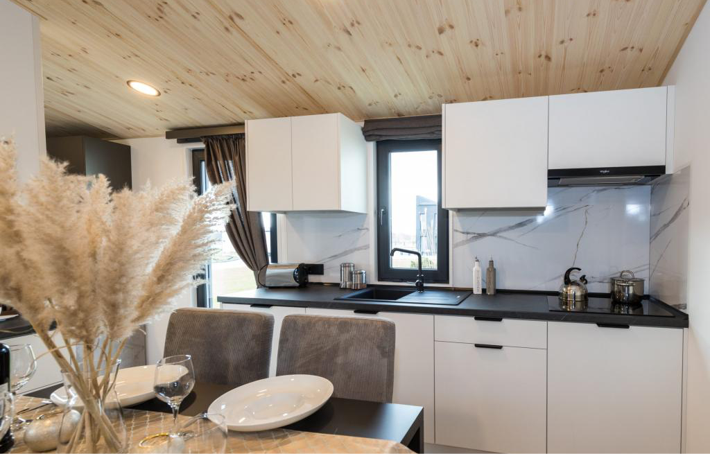 CASA MOVIL MALDIVES LODGE (15,125 X 6 M)