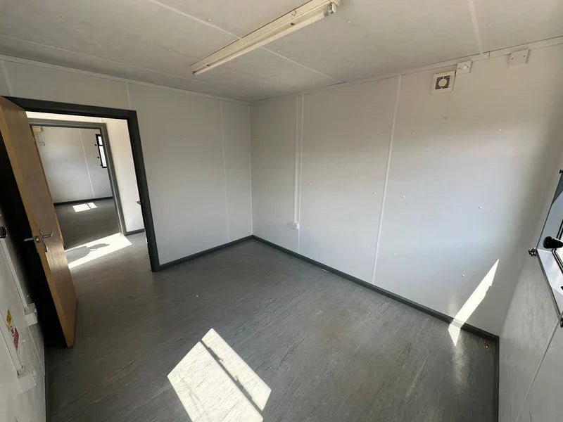 CONTENEDOR OFICINA 9,7 X 3 M