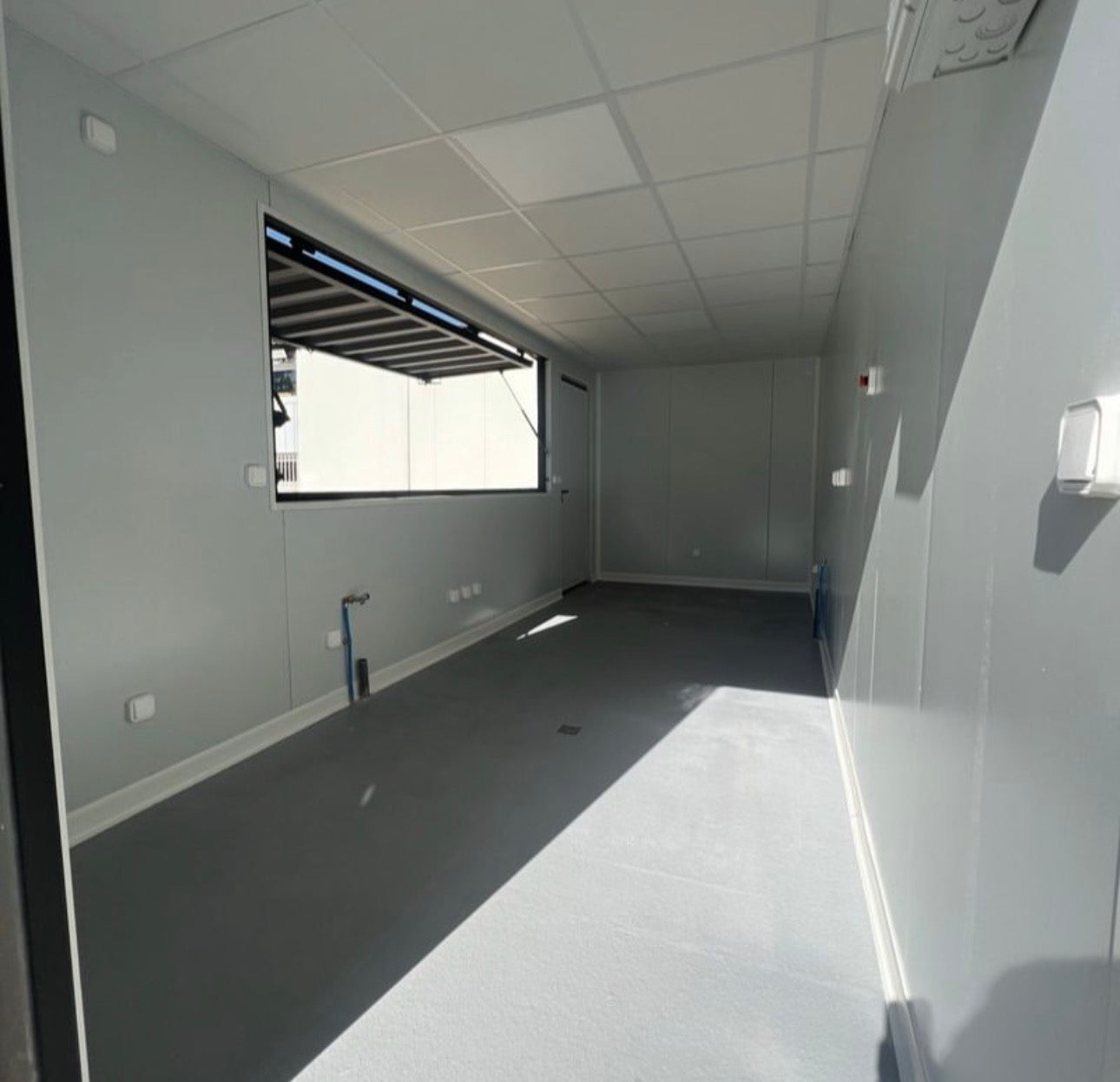 CONTENEDOR PERSONALIZADO PARA BAR