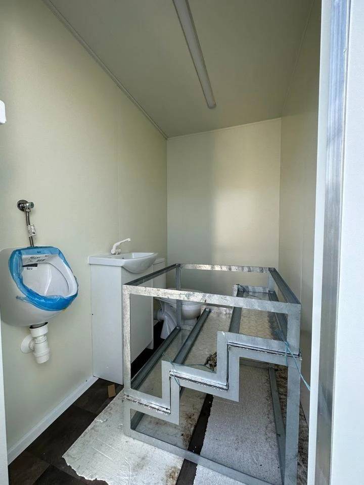 REMOLQUE SANITARIO AUTÓNOMO CON TANQUES