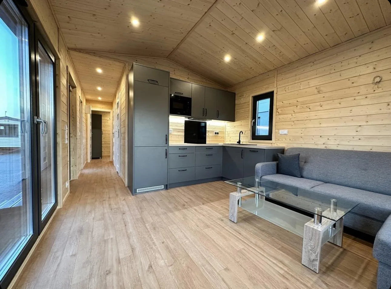 CASA MÓVIL MONTANAS (10 X 3,8 M)