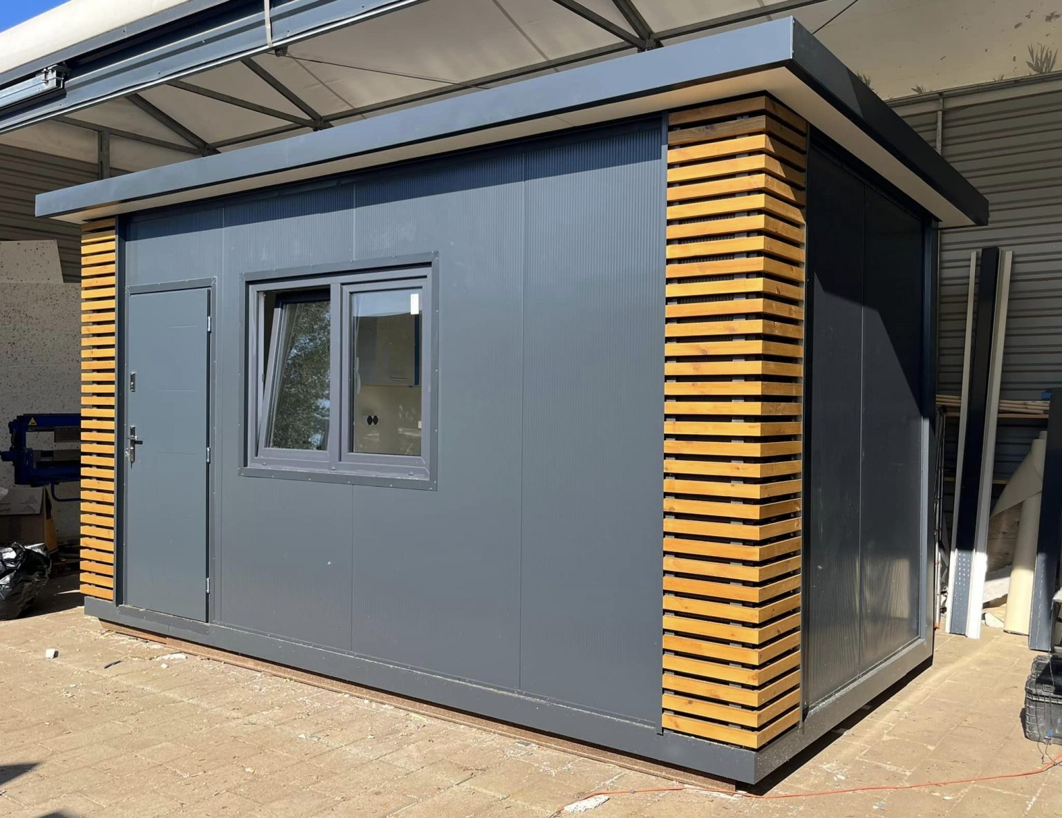 CONTENEDOR HABITABLE 5,0 X 2,5 M