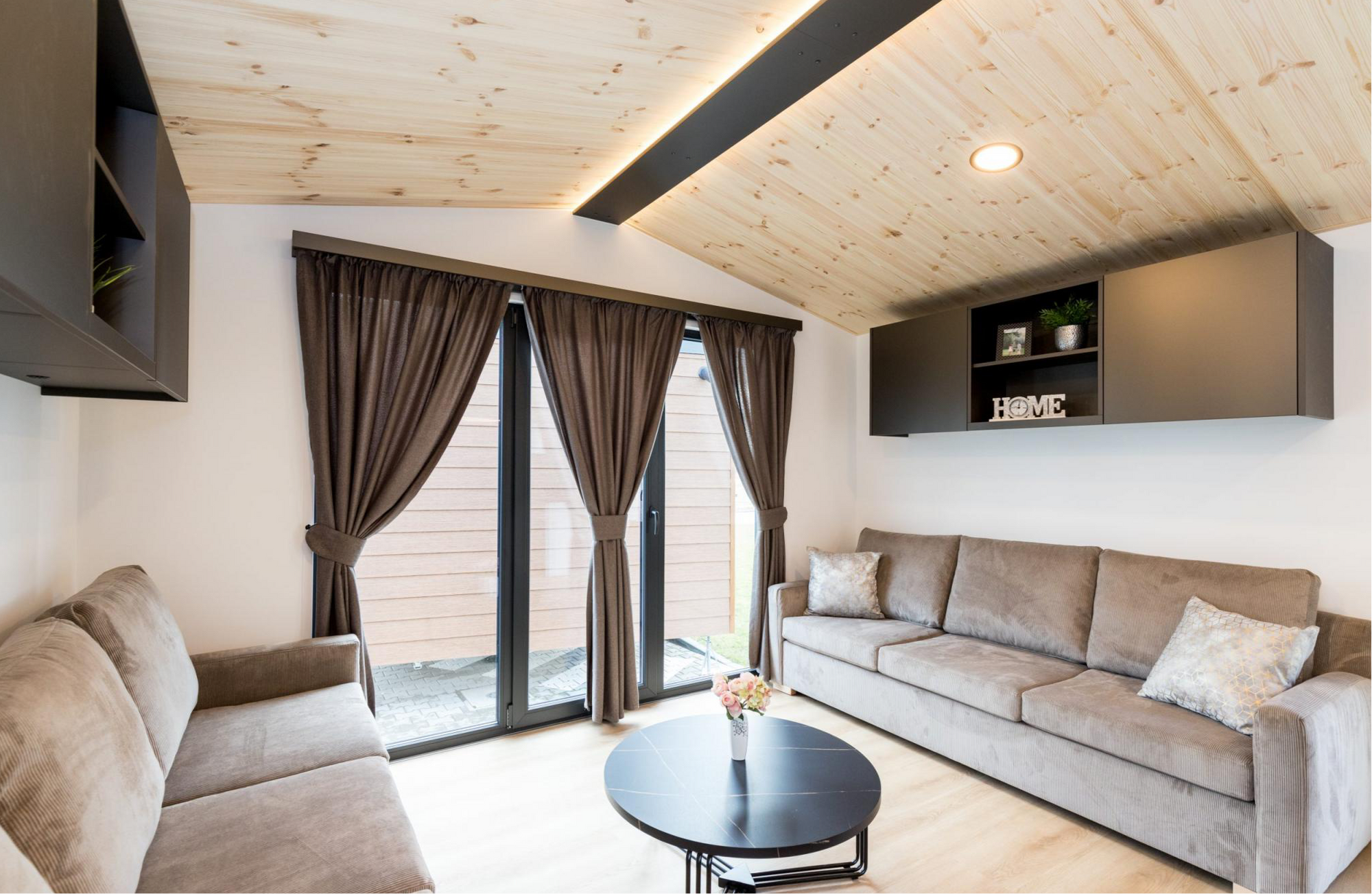 CASA MOVIL MALDIVES LODGE (15,125 X 6 M)