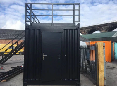 CONTENEDOR DE ENVIO DE 20 PIES CONVERTIDO EN BARRA