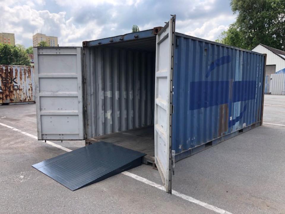 RAMPA DE CARGA PARA CONTENEDORES