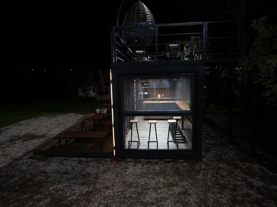 CAFETERÍA CONTENEDOR CON PORCHE Y TERRAZA