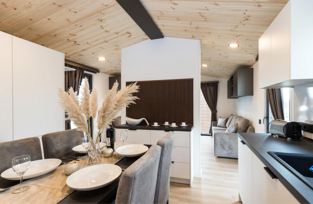 CASA MOVIL MALDIVES LODGE (15,125 X 6 M)