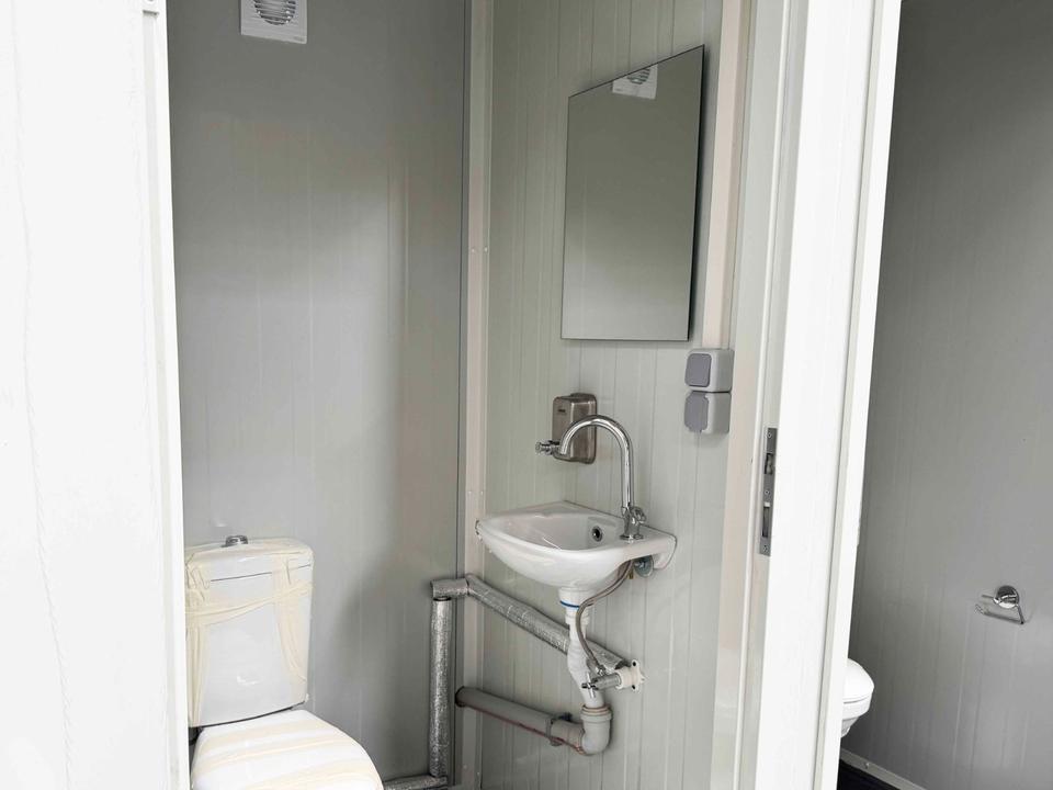 CONTENEDOR SANITARIO DOBLE CON WC (240X120M)NUEVO