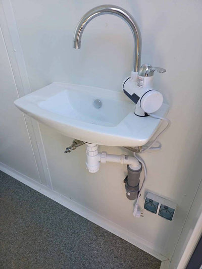 CONTENEDOR SANITARIO DOBLE DE 2 CABINAS