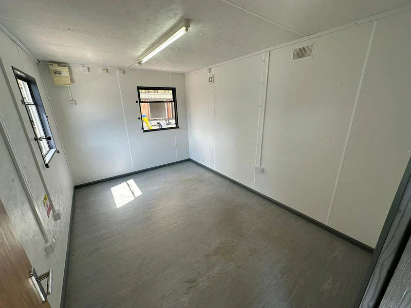 CONTENEDOR OFICINA 9,7 X 3 M