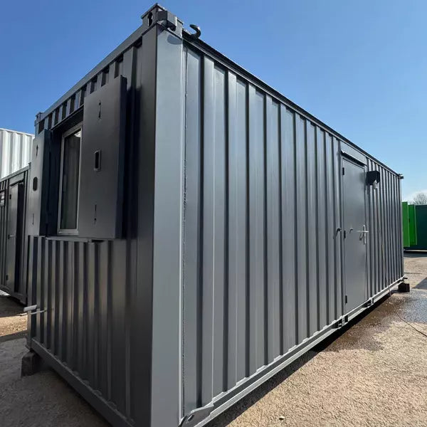 CONTENEDOR DE OFICINA 2,4 x 6,4 M CON BANO Y COCINA